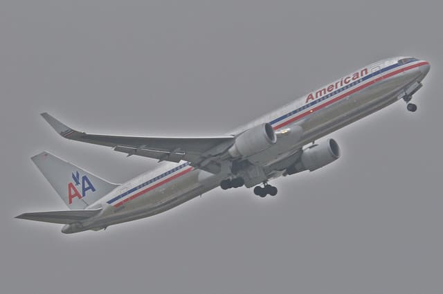 N345AN - Twin-engine aircraft