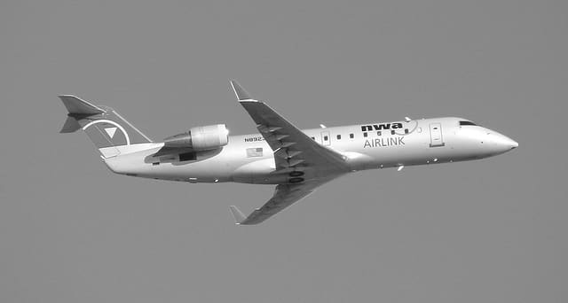 N8923A - Twin-engine aircraft