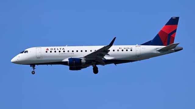N224JQ - Twin-engine aircraft