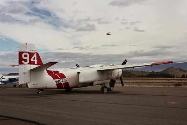 N404DF - Twin-engine aircraft