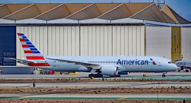 N828AA - Boeing