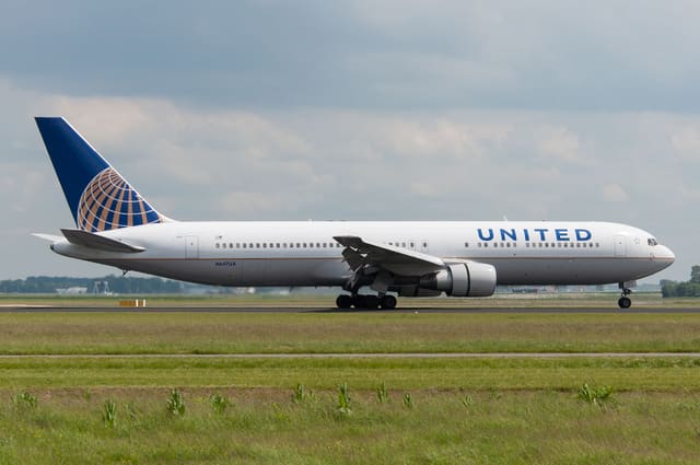 N647UA - Boeing