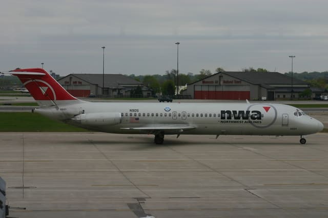 N90S - Douglas