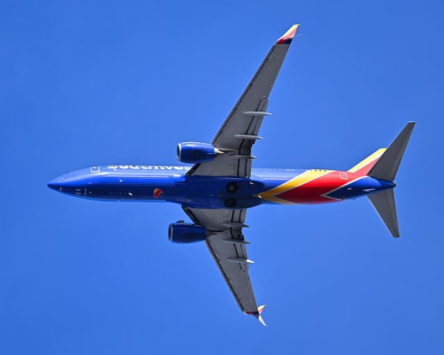 N8556Z - Twin-engine aircraft