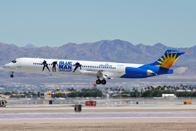 N405NV - Douglas