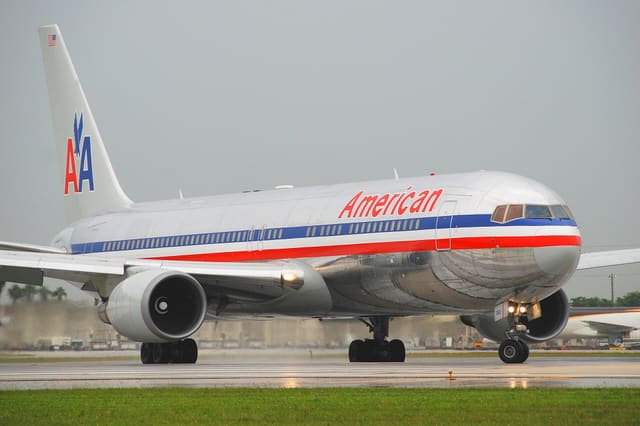 N393AN - Twin-engine aircraft