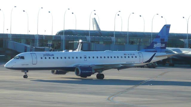 N190JB - Embraer