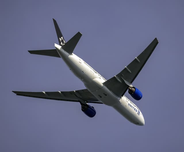 N794UA - Twin-engine aircraft