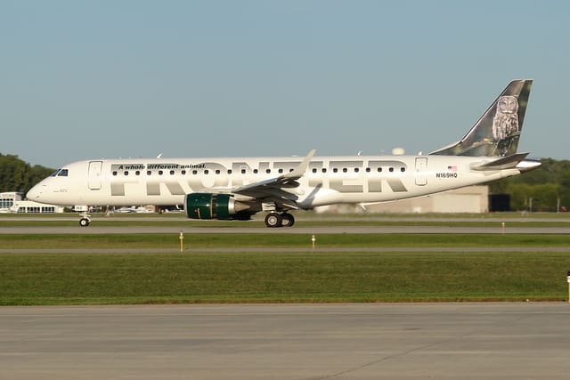 N169HQ - Twin-engine aircraft