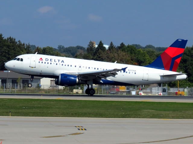 N317NB - Twin-engine aircraft