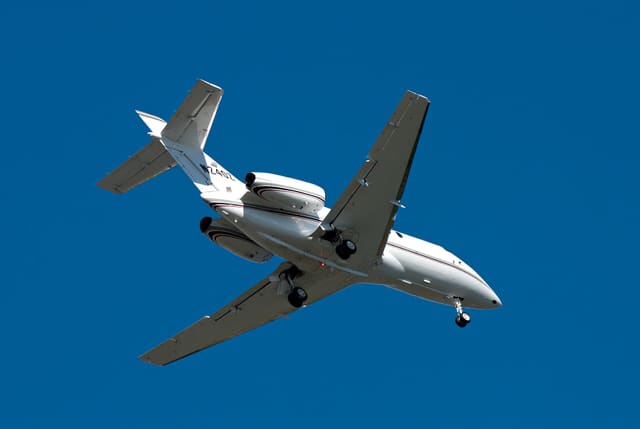 N240Z - Business jet
