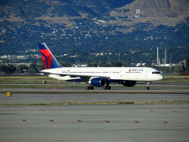 N692DL - Boeing