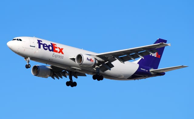 N689FE - Twin-engine aircraft