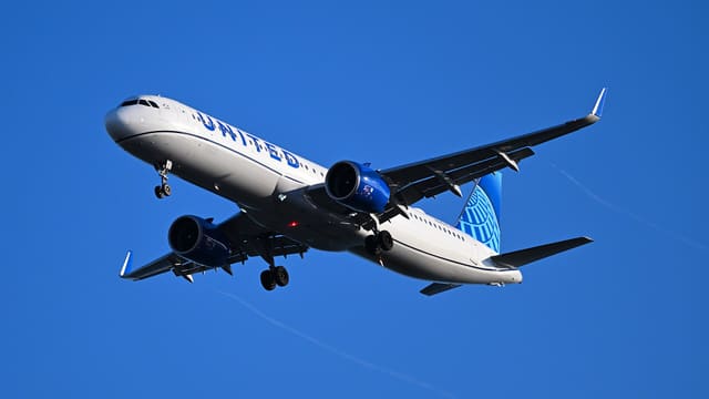 N24505 - Twin-engine aircraft