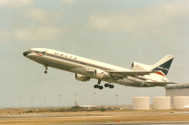N721DA - Lockheed
