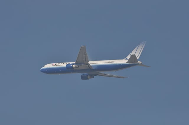 N661UA - Boeing
