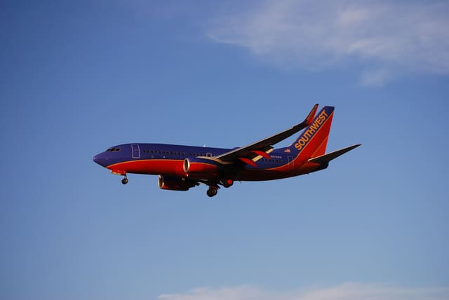 N916WN - Twin-engine aircraft