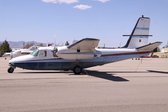 N2775B - Twin-engine aircraft