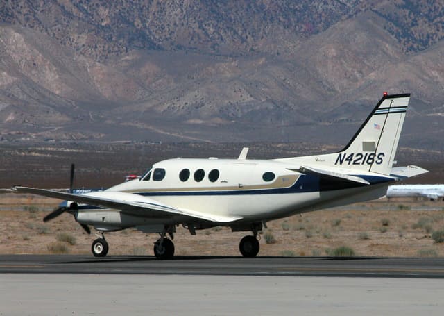 N4216S — Twin-engine aircraft