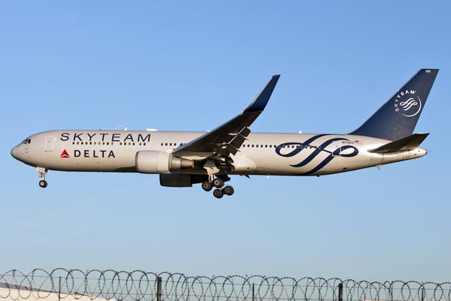 N175DZ - Boeing