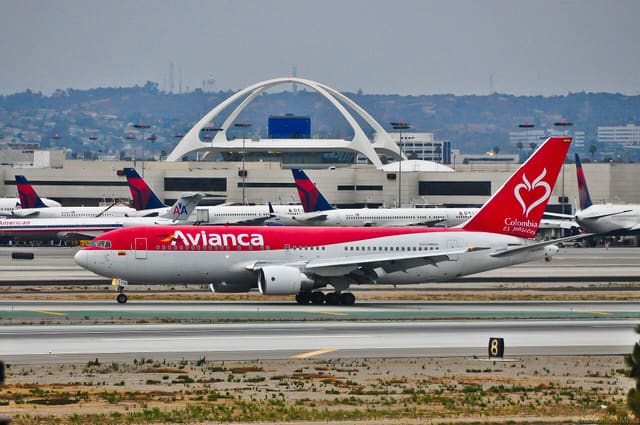 N728CG - Twin-engine aircraft