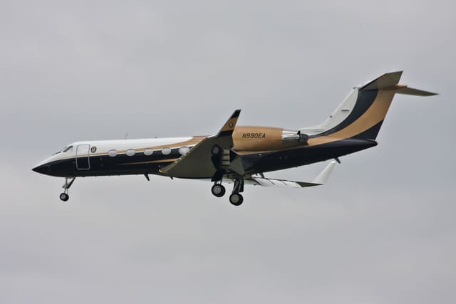N990EA - Business jet