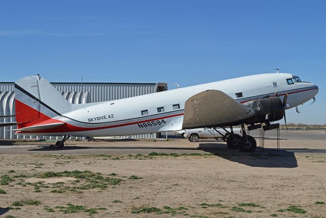 N86584 - Twin-engine aircraft