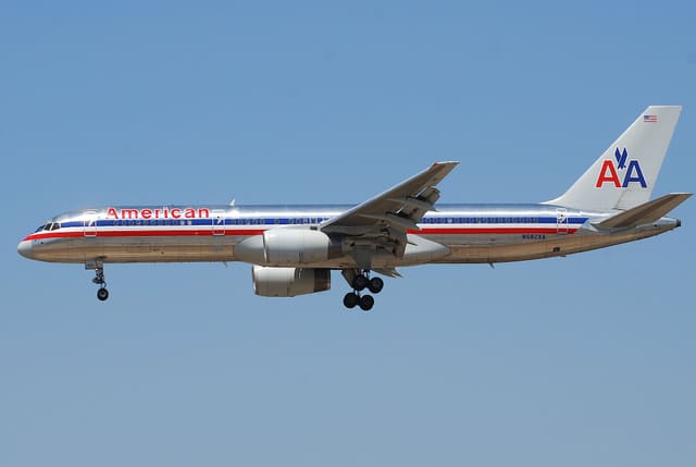 N682AA - Boeing