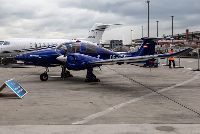 N707CL - Diamond