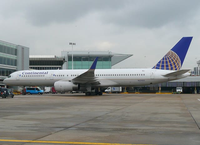 N33103 - Twin-engine aircraft