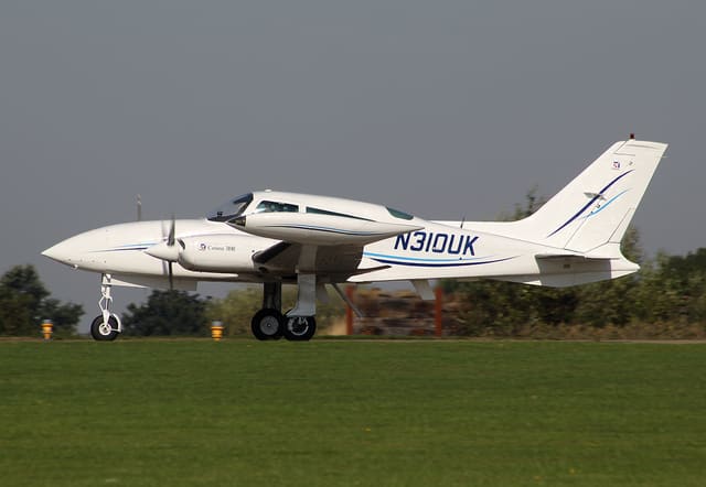 N310UK - Cessna