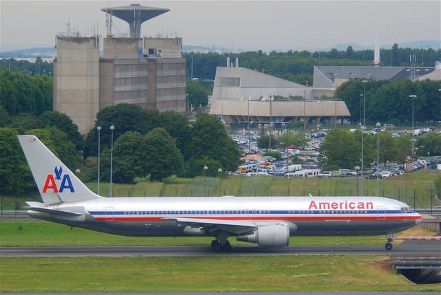 N379AA - Twin-engine aircraft