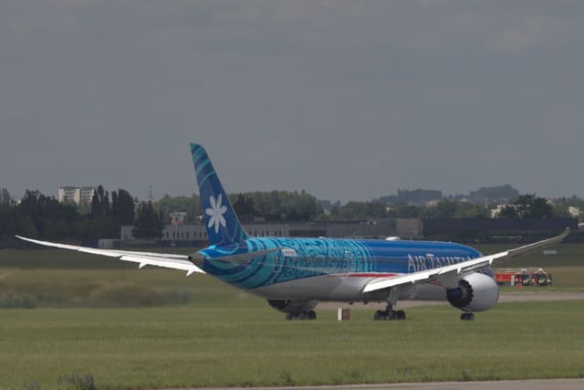 N1015X - Twin-engine aircraft
