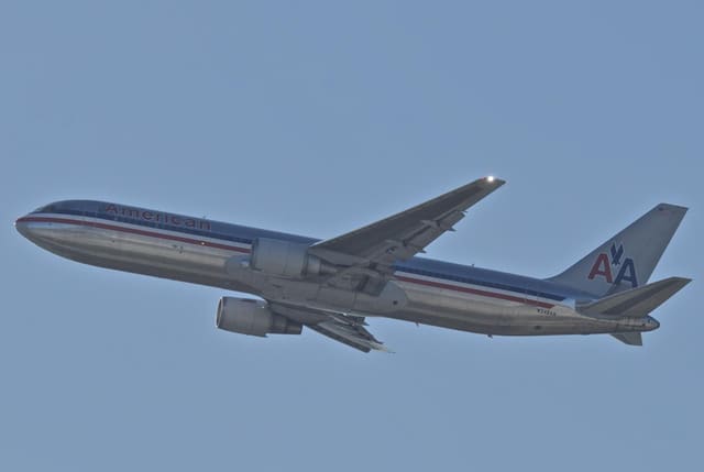 N348AN - Twin-engine aircraft