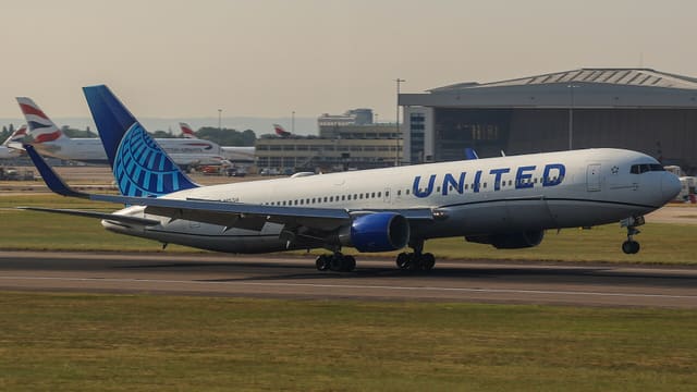 N657UA - Boeing