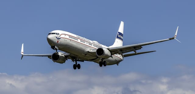 N75435 - Twin-engine aircraft