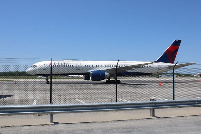 N649DL - Twin-engine aircraft