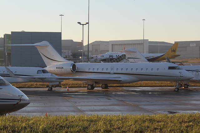 N1955M - Business jet