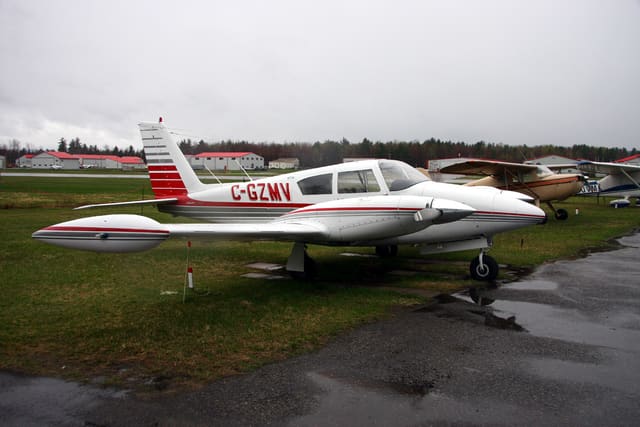C-GZMV - Twin-engine aircraft