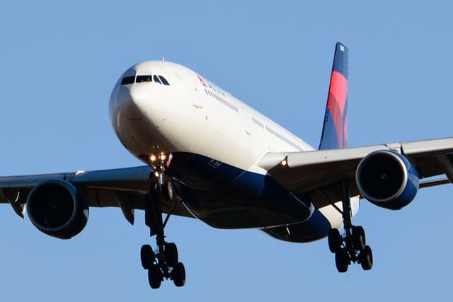 N807NW - Twin-engine aircraft