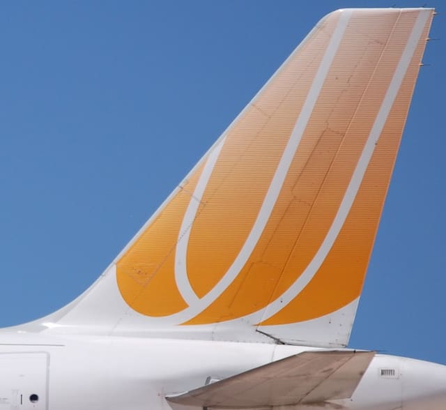 N402UA - Aircraft