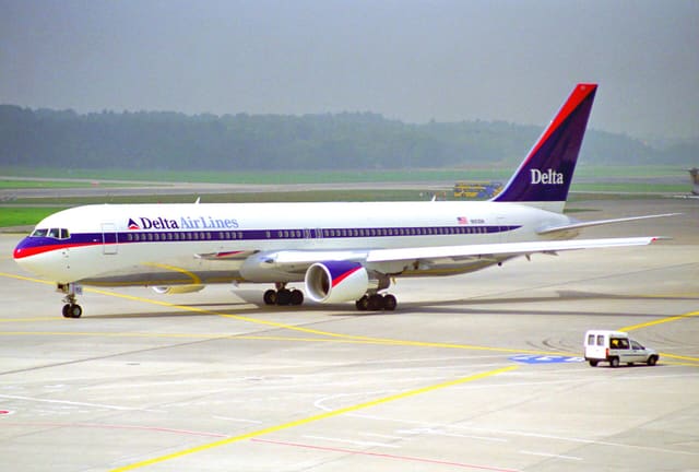 N193DN - Twin-engine aircraft