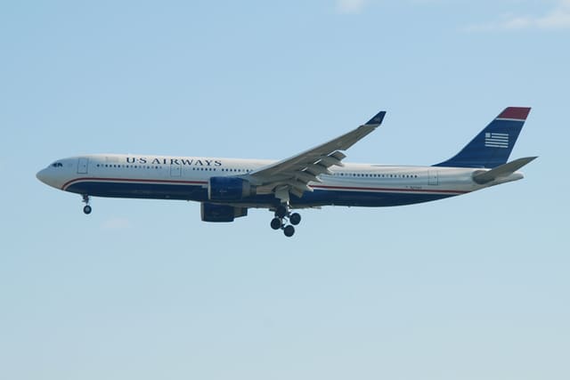 N270AY - Twin-engine aircraft