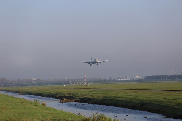N815NW - Twin-engine aircraft