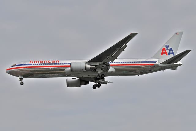 N392AN - Twin-engine aircraft