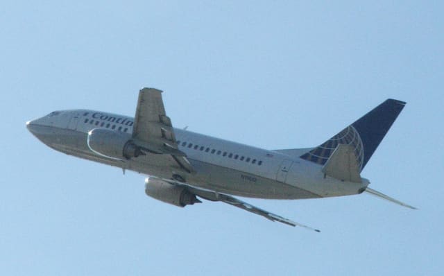 N11612 - Twin-engine aircraft