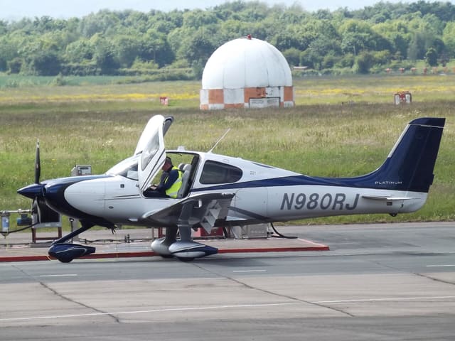 N980RJ - Cirrus