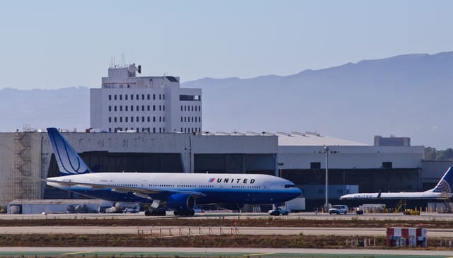 N784UA - Boeing