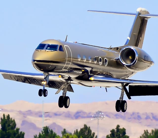 N7UF - Business jet