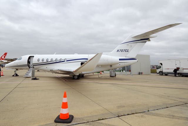 N707CL - Business jet
